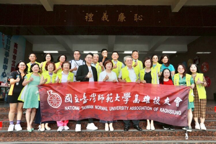 ▲高雄市仁武國小於開學日舉行「禮義廉恥」揭牌典禮,典禮由國立臺灣師範大學高雄校友會積極推動。(圖/臺師大高雄校友會提供)