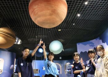 ▲港和國小天文展示廳歷經多月整建與規劃，今以全新風貌亮相，「銀河小學堂」正式啟用。（圖／高雄市教育局提供）