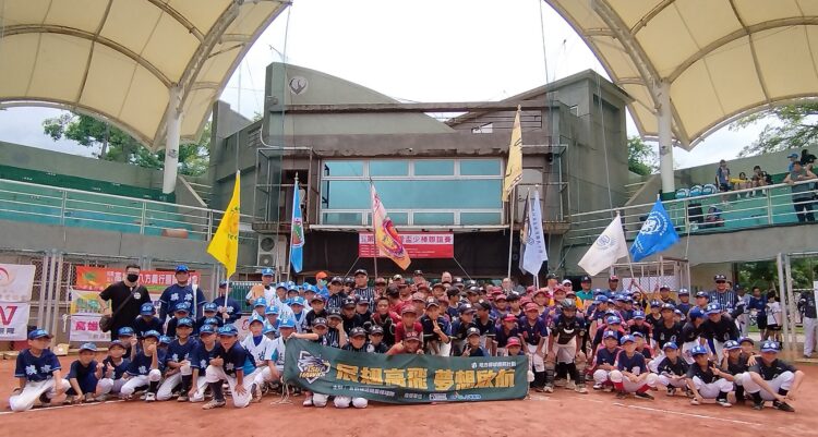 ▲2025第三屆「傳愛盃」少棒聯誼賽，於鳳山慢速壘球場盛大舉行開幕典禮。（圖／記者陳立驌攝）