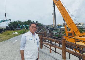 ▲立法委員蘇清泉親赴現場勘查，強烈呼籲中央政府「停止在台灣沿海設置光電場」。（圖／記者陳立驌攝）