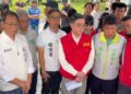 ▲行政院長卓榮泰27日南下屏東，先後前往內埔鄉中林排水改善工程及九如鄉蔬菜產區視察災情。(圖/翻攝自蘇清泉臉書)