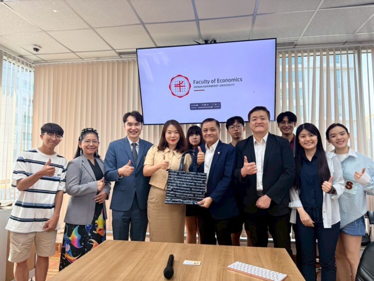 ▲國立高雄大學拜訪泰國詩納卡琳威洛大學。（圖／高雄大學資訊管理學系提供）