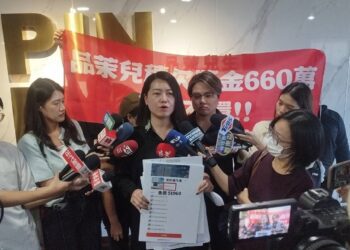 ▲品茉兒前總裁吳芮芃控訴高子翔誘導下線貸款、修改制度與獎金黑箱作業等情事。（圖／記者陳立驌攝）
