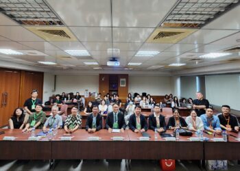 ▲泰國藝術大學與高雄科技大學師生們一起參與為兩校簽屬MOU做見證。（圖／高科大創新設計學院提供）