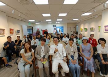 ▲《靈魂流域》藝術展覽，全場貴賓大合照。（圖／劉柱均提供）