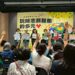 ▲衛生局志工演出行動劇及有獎徵答，現場觀眾熱情響應。（圖／高雄市社會局提供）