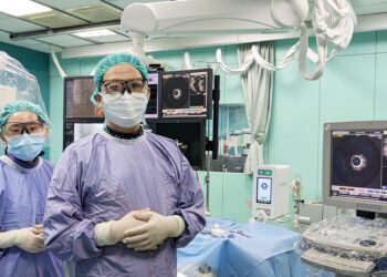 ▲東港安泰醫院成功完成「血管內震波碎石心導管術」，協助74歲婦人打通嚴重鈣化的心臟血管，術後恢復良好。（圖／東港安泰醫院提供）