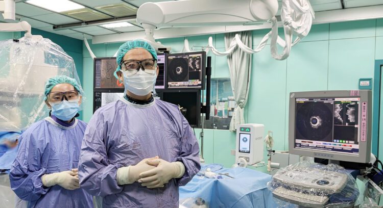 ▲東港安泰醫院成功完成「血管內震波碎石心導管術」，協助74歲婦人打通嚴重鈣化的心臟血管，術後恢復良好。（圖／東港安泰醫院提供）