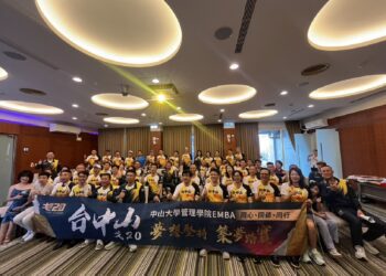 ▲中山大學戈壁之友校友協會所組成的「戈20」團隊，將參加一年一度的「國際商學院玄奘之路戈壁挑戰賽」。（圖／中山大學戈友會提供）