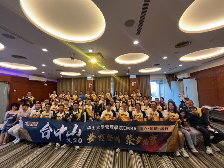 ▲中山大學戈壁之友校友協會所組成的「戈20」團隊，將參加一年一度的「國際商學院玄奘之路戈壁挑戰賽」。（圖／中山大學戈友會提供）