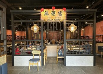 ▲知名砂鍋粥品牌「麟粥宮」，近期於五福路隆重開設品牌第二家分店。（圖／業者提供）