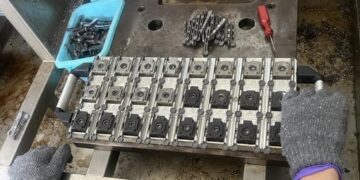 ▲「鼎方機械」將產線數據全面導入AI系統，透過「數位龍蝦」進行深度學習與分析，讓排程決策從人工經驗轉向數據驅動。（圖／鼎方機械提供）