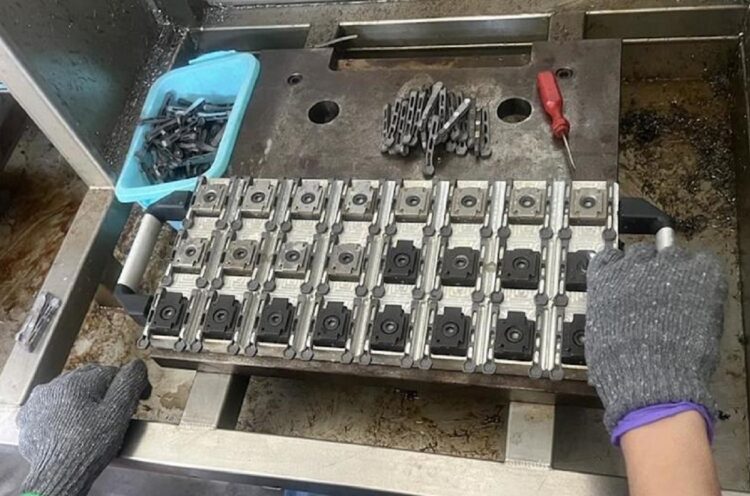 ▲「鼎方機械」將產線數據全面導入AI系統，透過「數位龍蝦」進行深度學習與分析，讓排程決策從人工經驗轉向數據驅動。（圖／鼎方機械提供）