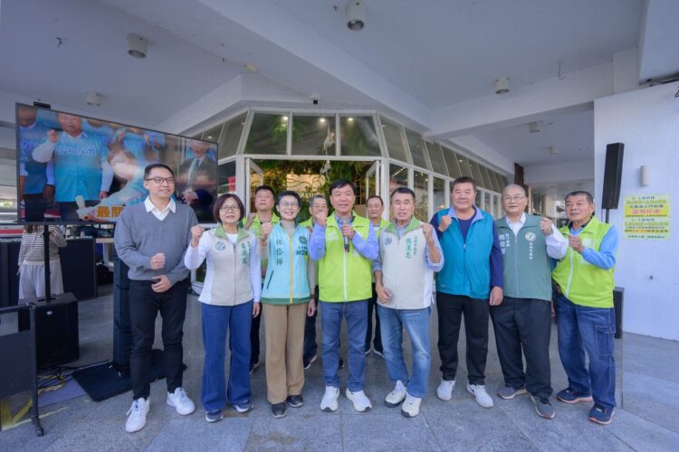 ▲民進黨市議員參選人蔡昌達在當內同志與支持者陪同下，正式前往民進黨高雄市黨部完成初選登記，象徵重返選戰的關鍵一步。（圖／蔡昌達團隊提供）