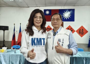 ▲國民黨主席鄭麗文與立法委員蘇清泉合體向屏東鄉親賀年，從市場掃街、社區活動到黨員座談，展現國民黨深耕地方、全力備戰今年縣市長選舉的決心。（圖／記者陳立驌攝）