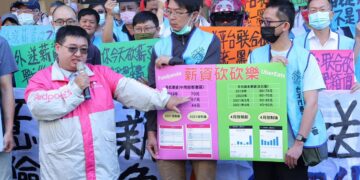 ▲臺灣外送產業權益協進聯盟、全國外送產業工會及臺中市外送平台服務產業工會共同發布聯合聲明,表達反對Grab併購Foodpanda立場。(圖/臺灣外送產業權益協進聯盟提供)