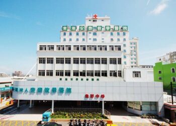▲「丹娜絲颱風」來襲，屏東東港安泰醫院開設颱風特別門診，為民眾服務。（圖／東港安泰醫院提供）