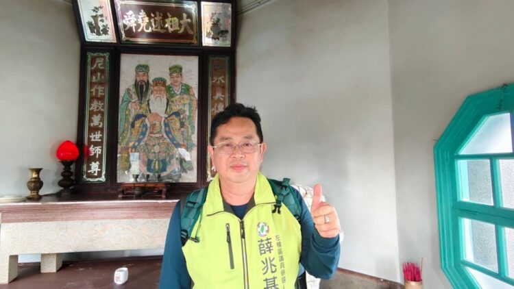 ▲薛兆基表示,春秋閣內的兩幅畫作將宗教空間、地方信仰與藝術創作自然融合,是蓮池潭文化景觀中極為珍稀且不可取代的一環。(圖/薛兆基團隊提供)