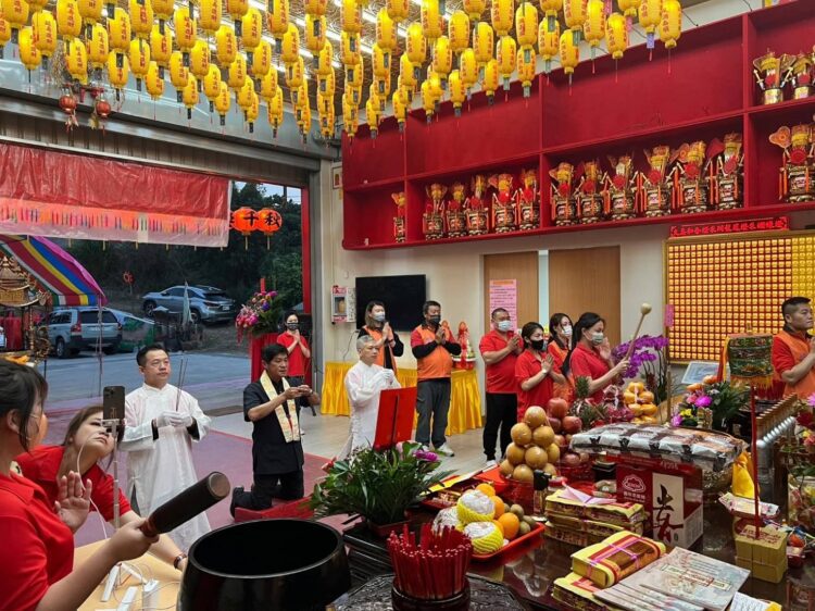 ▲玄鷲山高邑雲天宮每年農曆12月15日求國運籤，上元節解籤。(圖/高邑雲天宮提供)
